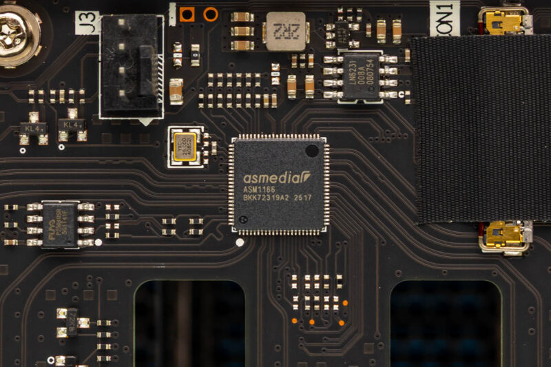 ZimaCube 2 Pro NAS Asmedia ASM1166 Chip 1
