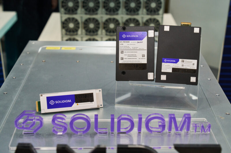 MiTAC Solidigm ™ D7 PS1010 SSDs