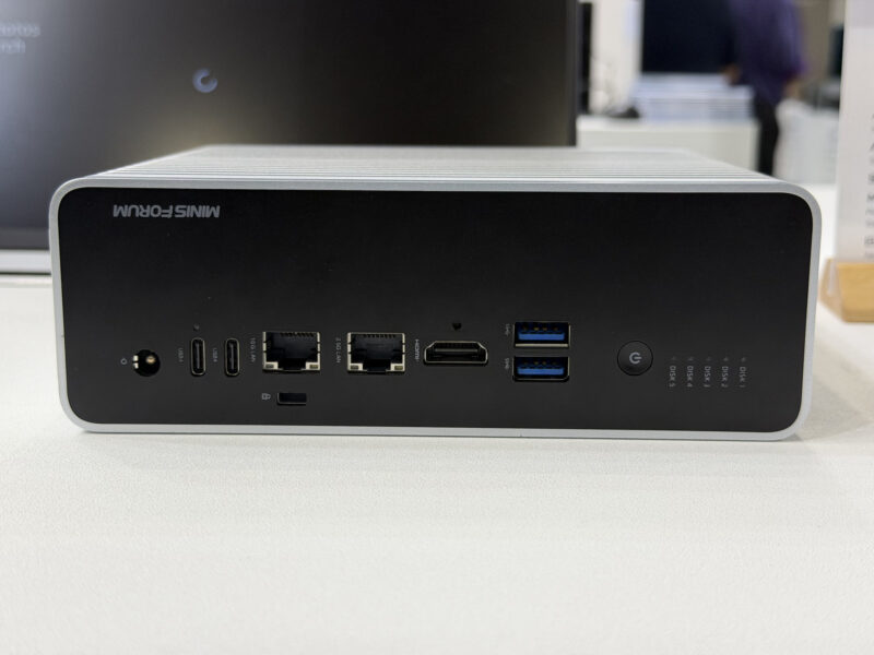 Minisforum S5 NAS Ports