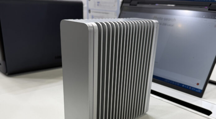 Minisforum S5 All-Flash NAS Shown Based on Intel’s Wildcat Lake Platform Minisforum S5 NAS Side View Crop
