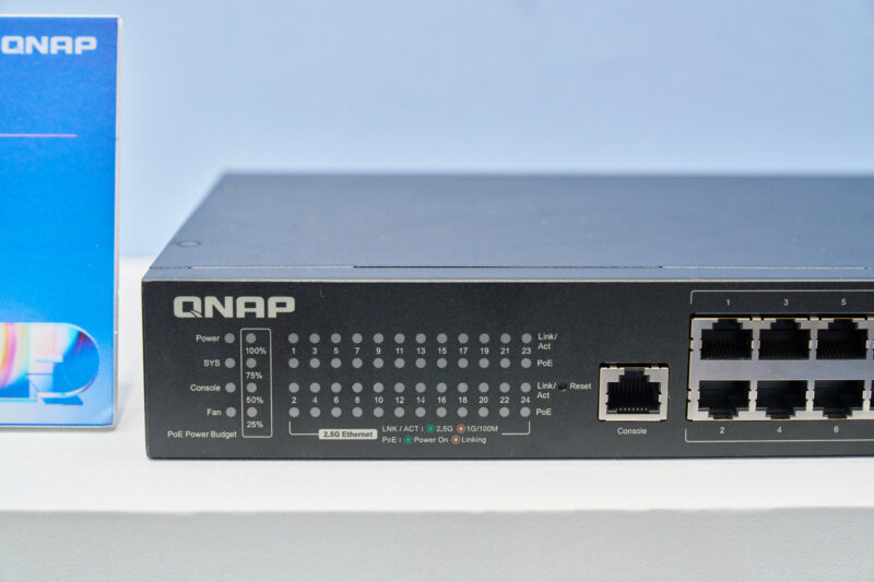 QNAP QSW M2130P 2C2S26T LEDs
