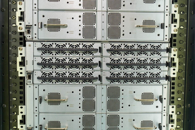 Liquid-Cooling a TE Connectivity Busbar and More from the Wiwynn Booth ...