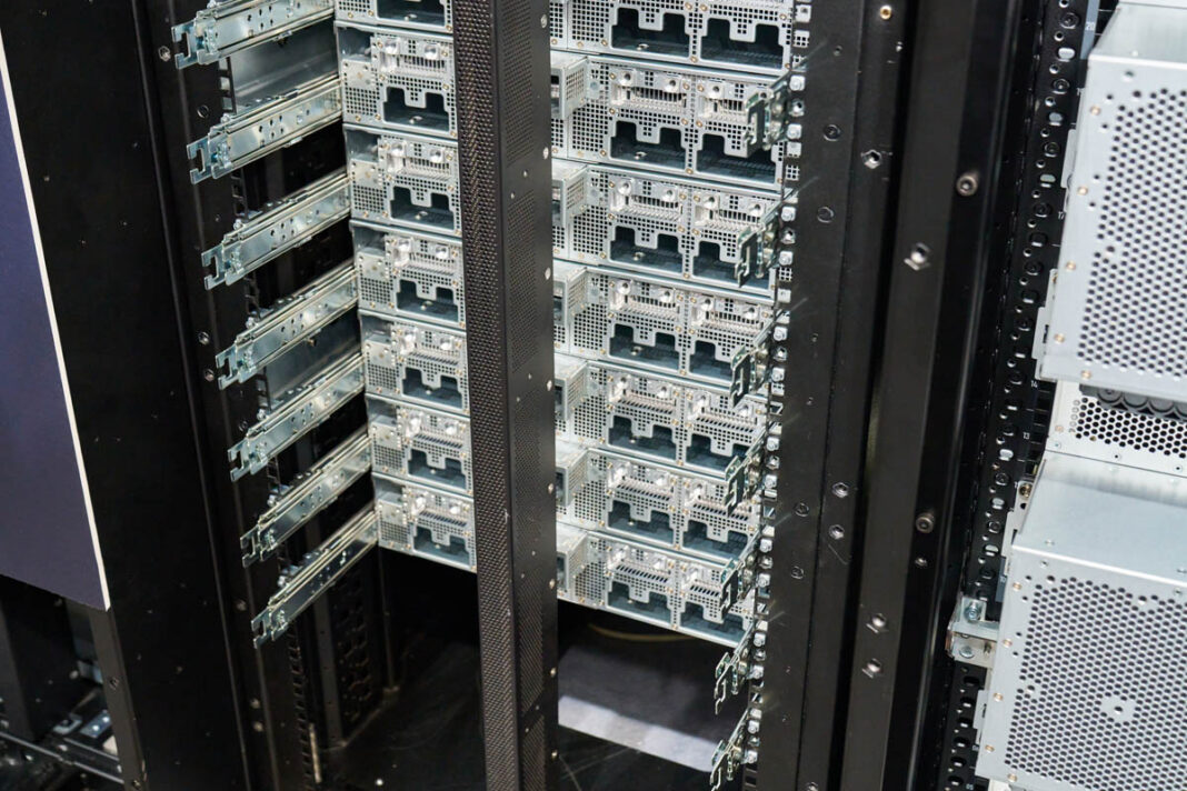 Liquid-Cooling a TE Connectivity Busbar and More from the Wiwynn Booth ...