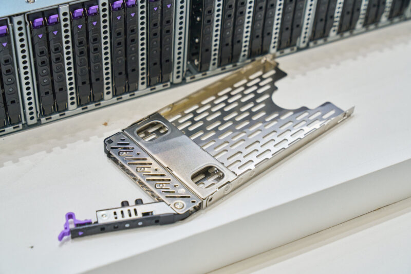 AIC F2032 01 G6 E3 Drive Tray