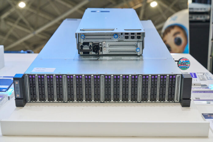 AIC F2032 01 G6 JBOF Server AIC F2032 01 G6 JBOF Server