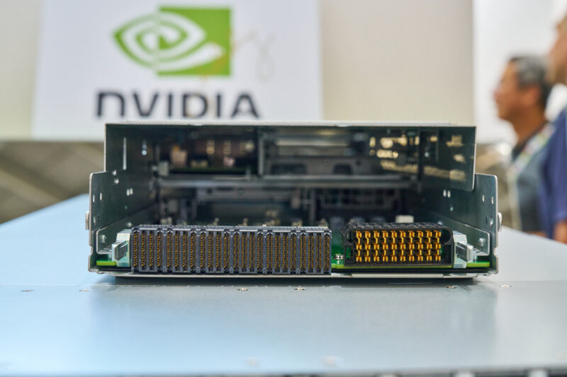 AIC F2032 01 G6 Node Front