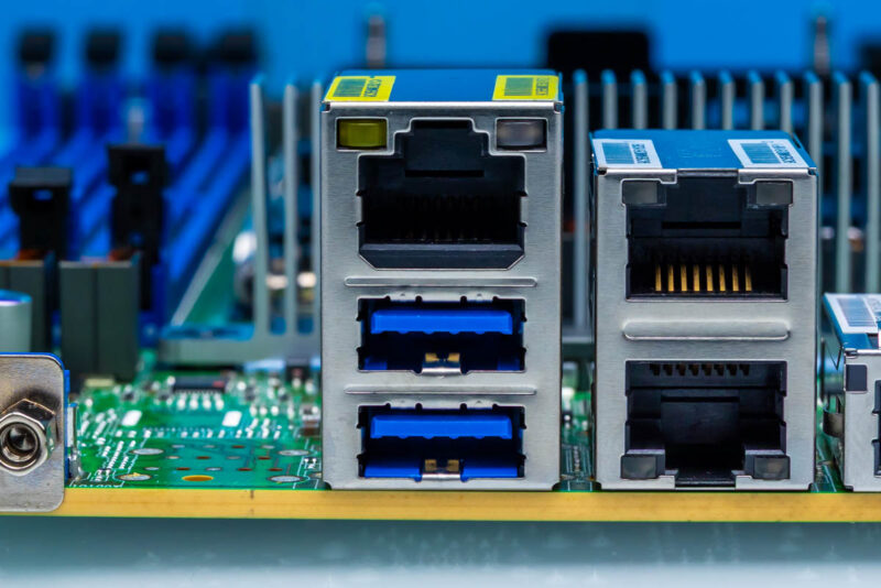 ASRock Rack W890D8-2L2T-IPMI Port 1