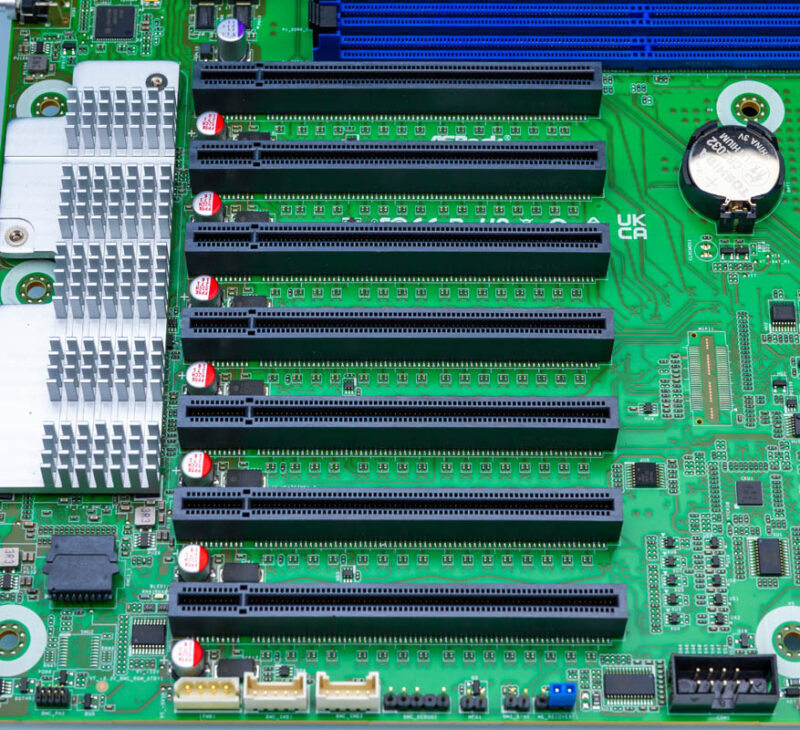 ASRock Rack W890D8-2L2T-PCIe Expansion Slots 1