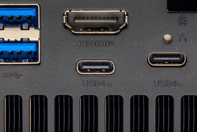 Minisforum N5 MAX 395 USB4 V2 80Gbps Ports 1