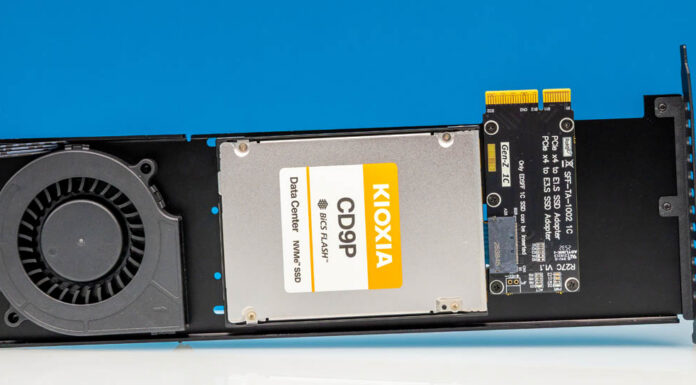 ADT R27A-BK3 EDSFF E1.S and E3.S to PCIe Slot Review R27A BK3 Installed 3