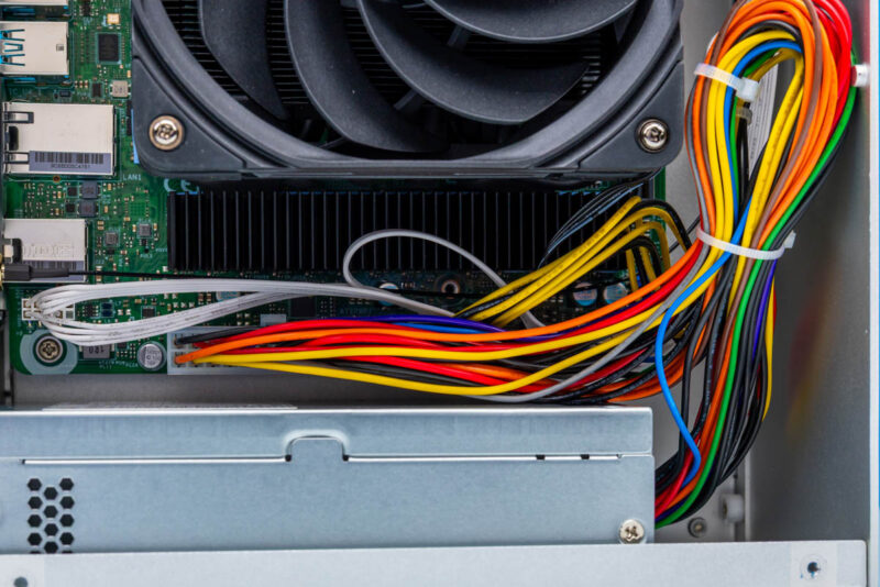 ASRock Rack AI Box-A395-Cable Management 1