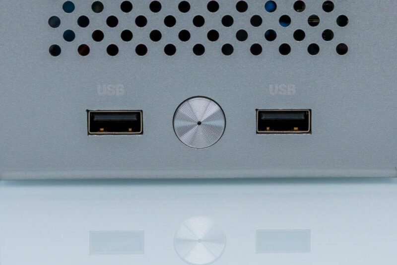 ASRock Rack AI Box-A395-Top IO 1