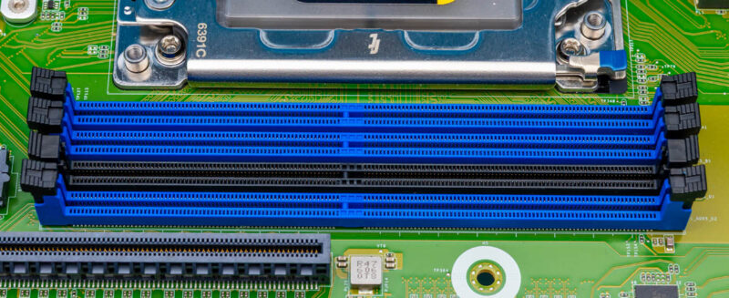 ASRock Rack SORANOD8-2L2T-DDR5 DIMM Slots 1