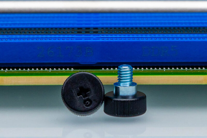 ASRock Rack SORANOD8-2L2T-M.2 Slot Screws 1