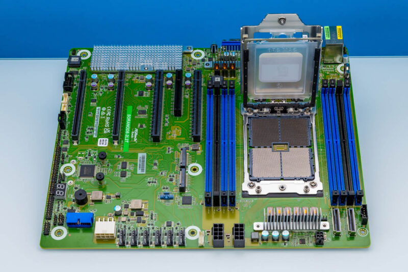 ASRock Rack SORANOD8-2L2T-Motherboard (Front)