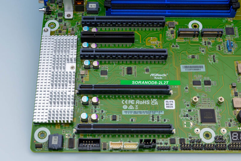 ASRock Rack SORANOD8-2L2T-PCIe Expansion Slots 1