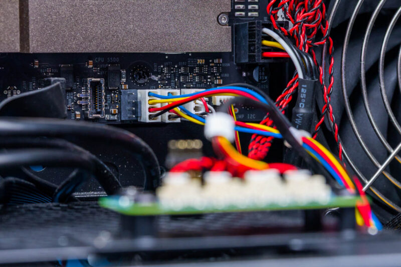 GIGABYTE W775-V10-L01-Leak Indicator Cable Management 1