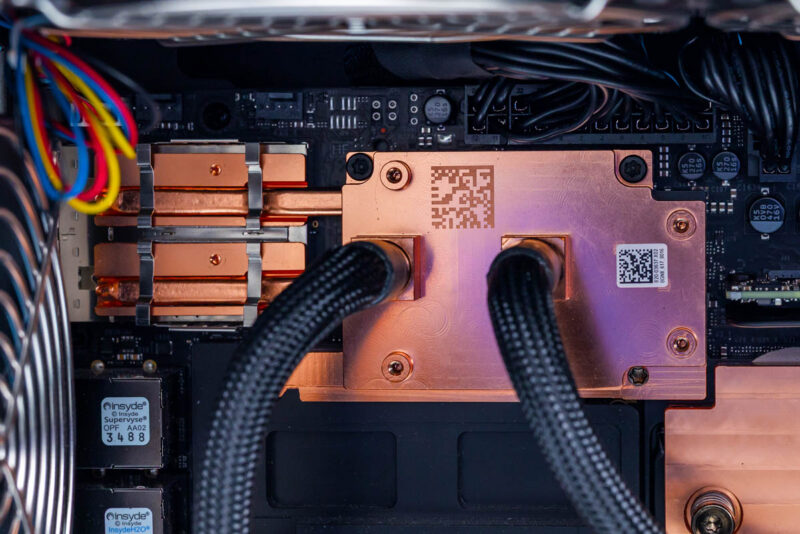 GIGABYTE W775-V10-L01-NVIDIA ConnectX-8 SuperNIC 1