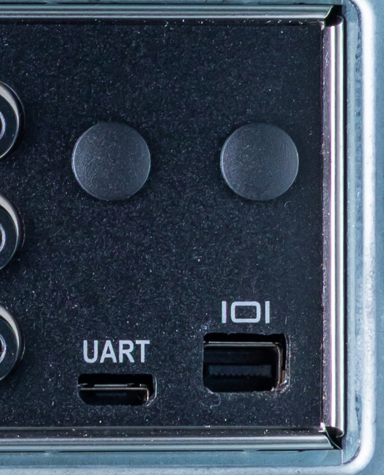 GIGABYTE-W775-V10-L01-Rear-IO-BMC-Display