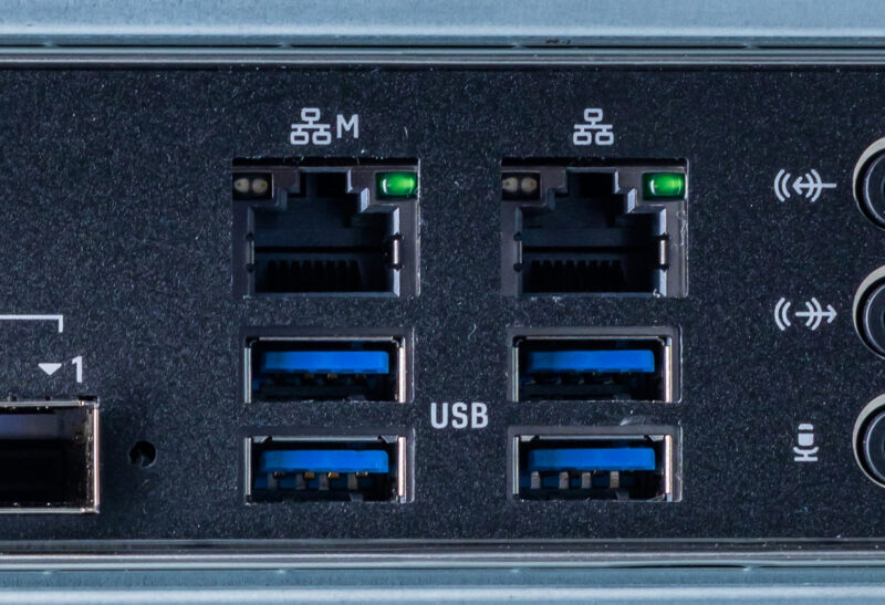 GIGABYTE-W775-V10-L01-Rear-IO-RJ45-USB-1