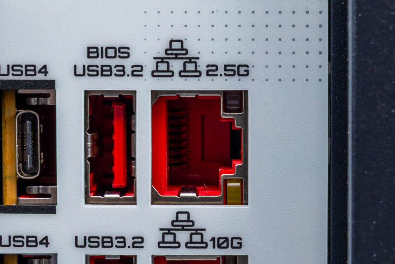 Gigabyte TRX50 AERO D-2.5 GbE LAN Port 1