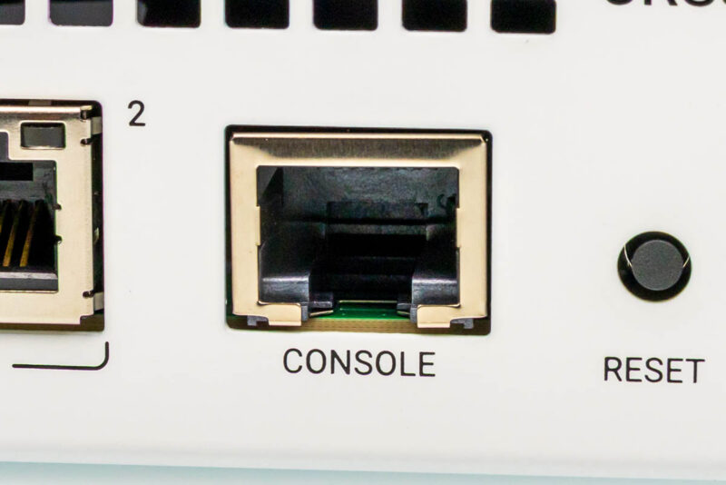MikroTik CRS804 DDQ-Console Port 1