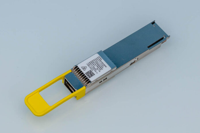 Обзор оптических модулей NVIDIA MMS1X00-N5400 QSFP112 400Gbps Оптический модуль NVIDIA MMS1X00-N5400 с радиатором охлаждения