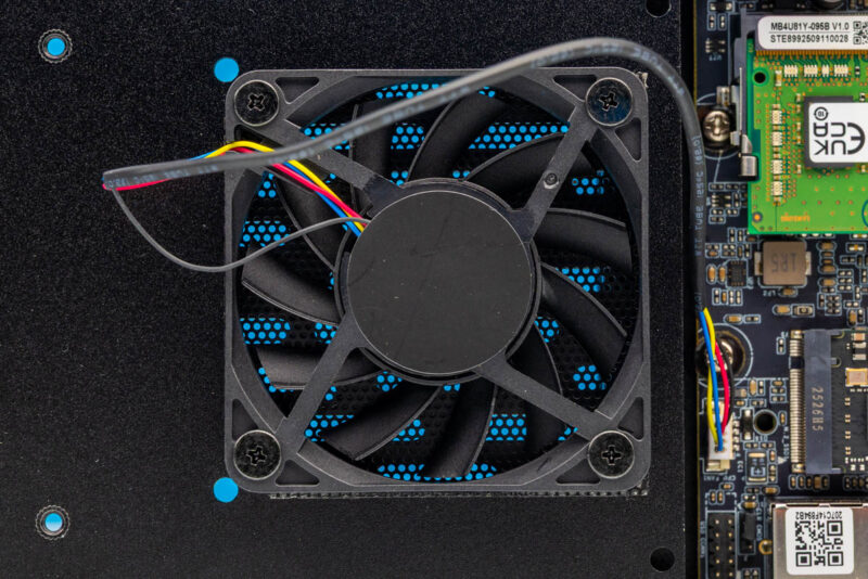 Qotom Q30952UE-Internal Fan 1
