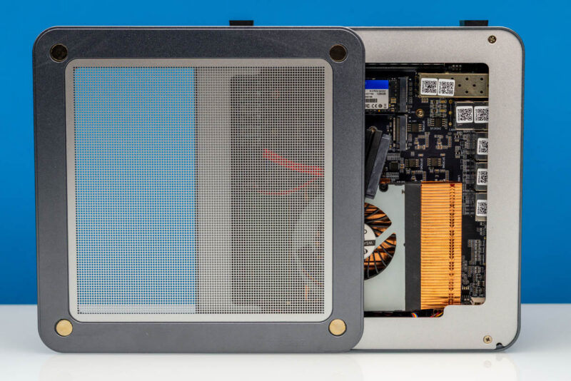 Qotom Q51551UT-Magnetic Top 1