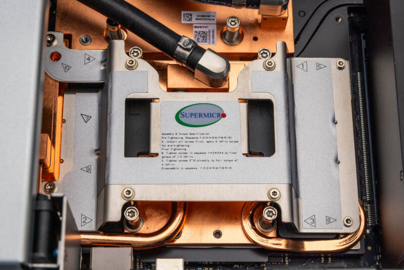 Supermicro ARS-511GD-NB-LCC Super AI Station-NVIDIA Grace CPU and SO CAMM LPDDR5X Memory 2