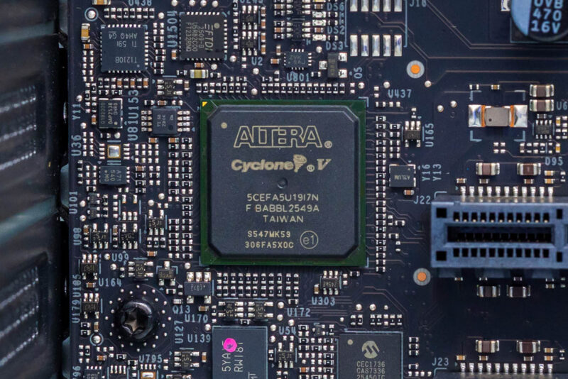 MSI XpertStation WS300-ALTERA Cyclone V Chip 1 MSI XpertStation WS300-ALTERA Cyclone V Chip 1