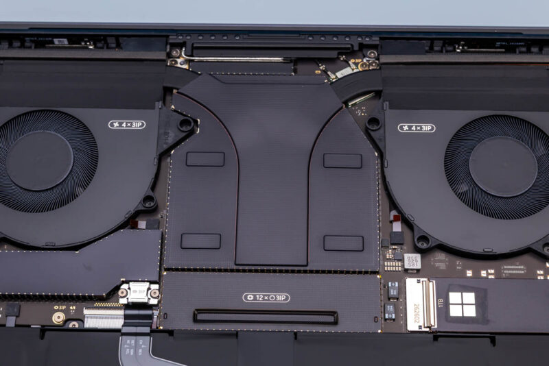 Microsoft Surface Laptop Ultra-Inside 2 Microsoft Surface Laptop Ultra-Inside 2
